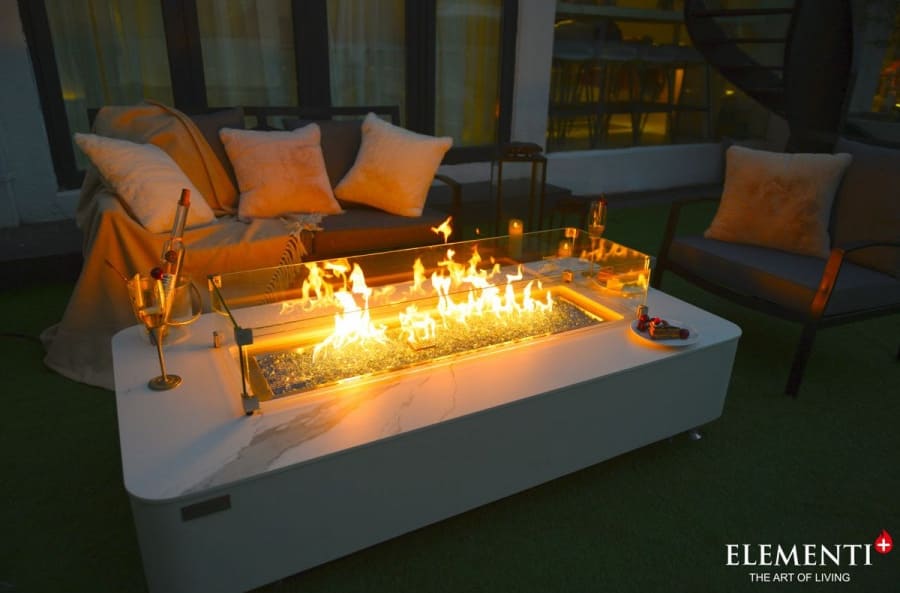 zahradní přenosné ohniště jako stůl bílý mramorový luxusní
